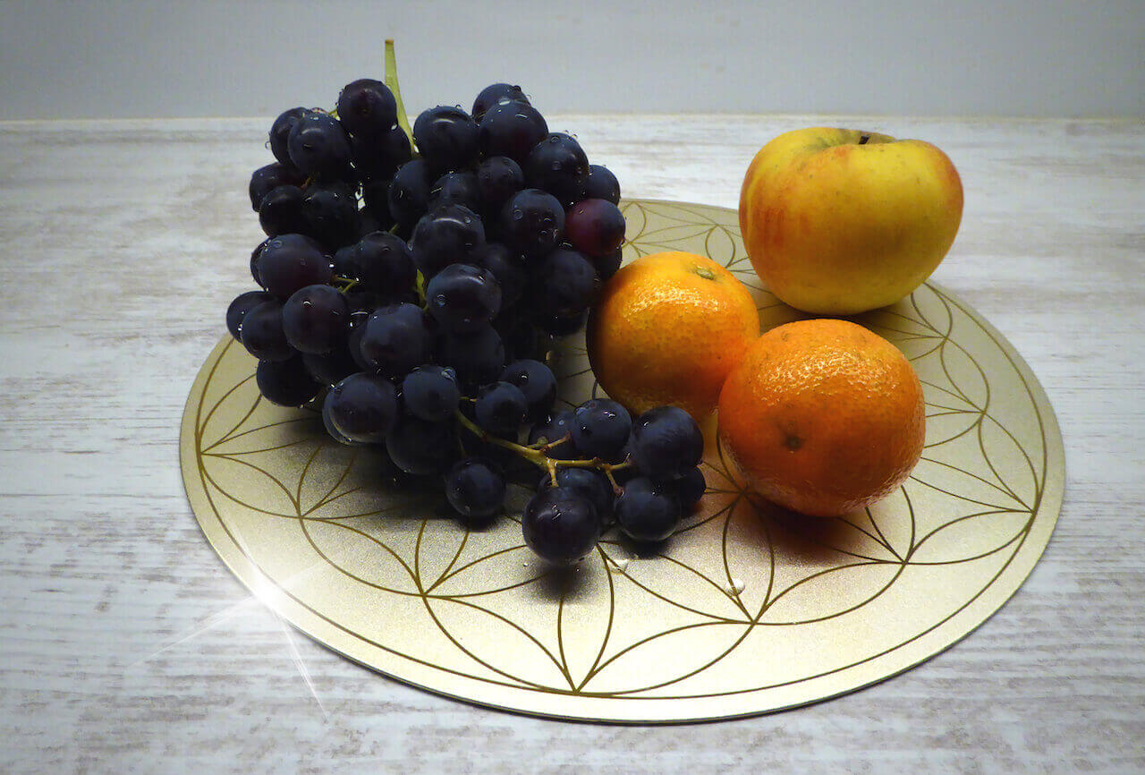 Untersetzer Blume des Lebens, groß Mit dem Untersetzer Blume des Lebens werden Lebensmittel energetisiert, länger haltbar und Schadstoffe abgebaut.